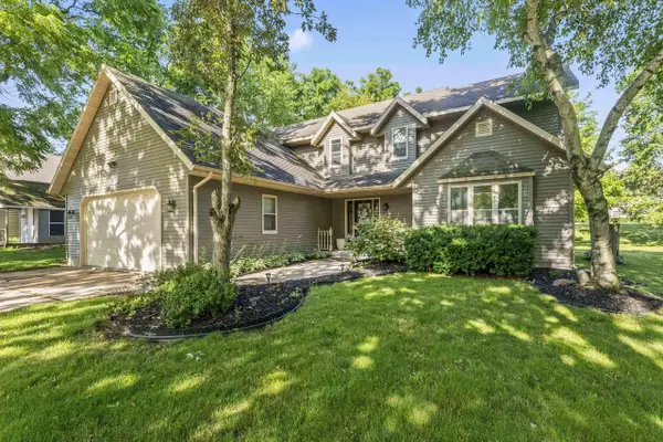 612 Sweetbriar LANE, Watertown, WI 53098