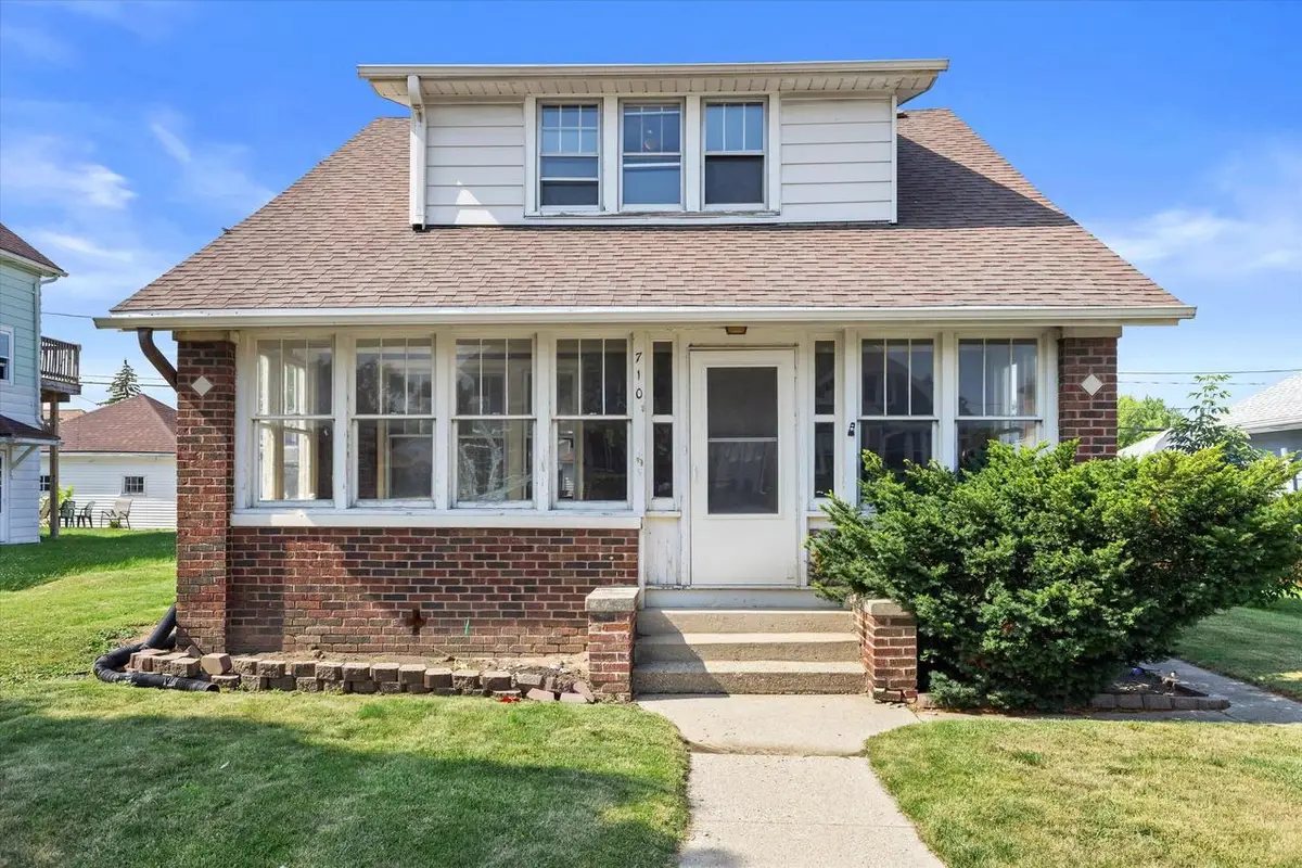 710 Montana AVENUE, South Milwaukee, WI 53172 - #1