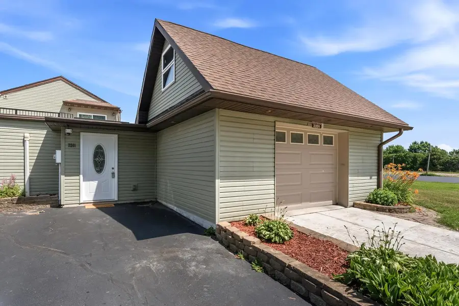 2201 Stonecroft DRIVE #2203, Grafton, WI 53024 - #2