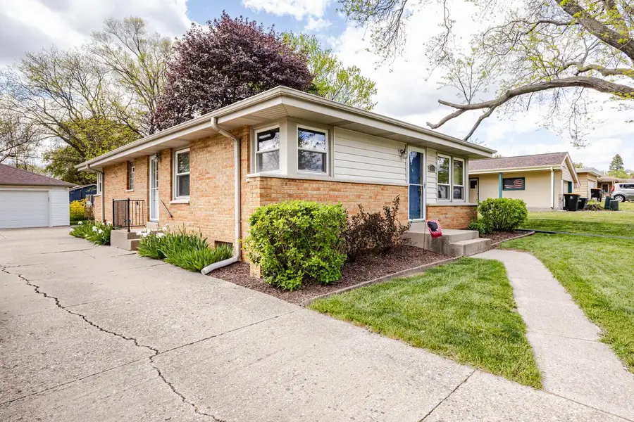 4123 N 95th STREET, Wauwatosa, WI 53222 - #3