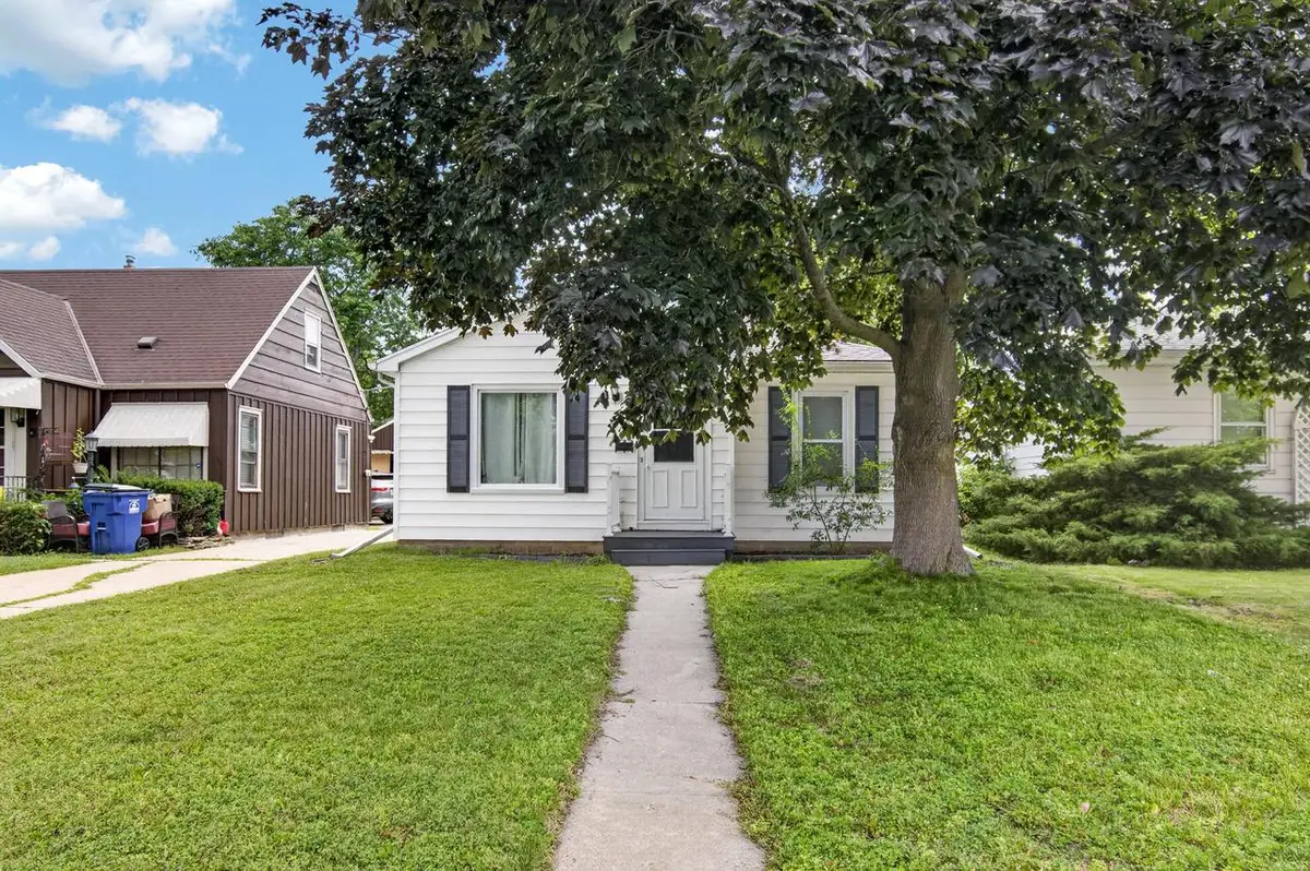 2304 James BOULEVARD, Racine, WI 53403 - #1