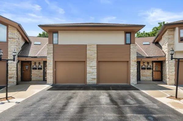 N89W16329 Main STREET #8, Menomonee Falls, WI 53051