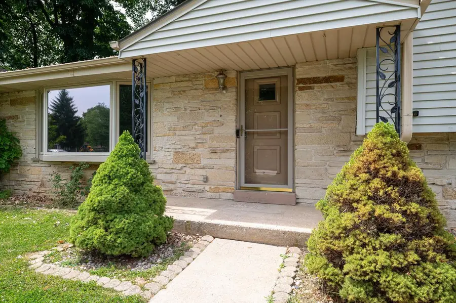 12600 W Joliet CIRCLE, New Berlin, WI 53151 - #2