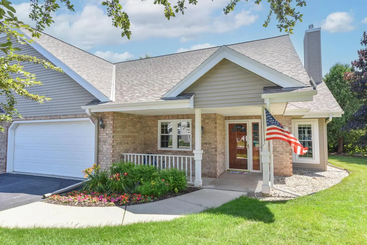 W65N296 Lincoln COURT, Cedarburg, WI 53012 - #1