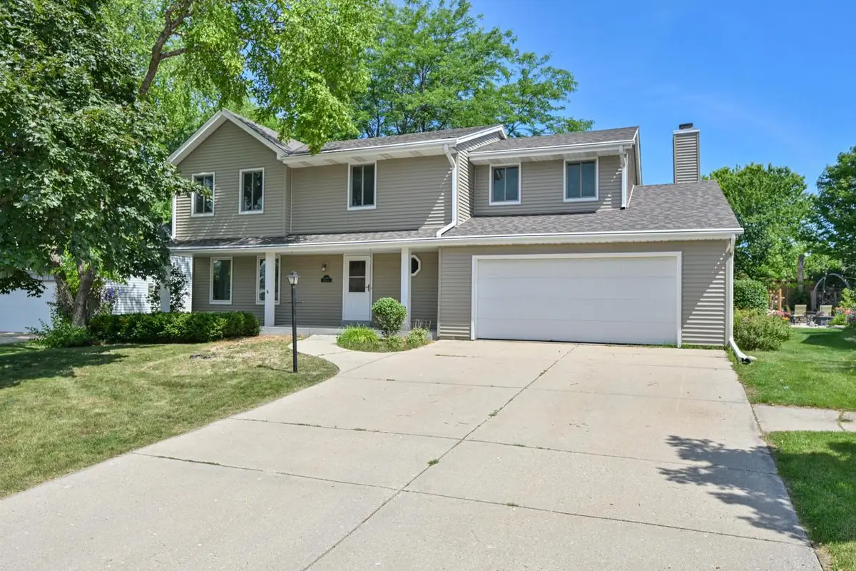 16280 W Heatherly DRIVE, New Berlin, WI 53151 - #1