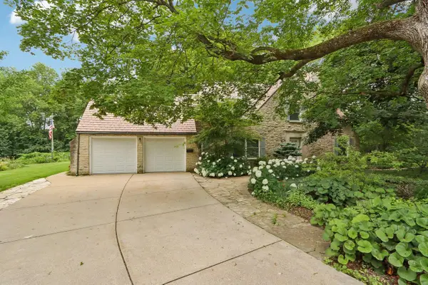 S24W23112 Lookout DRIVE, Waukesha, WI 53186