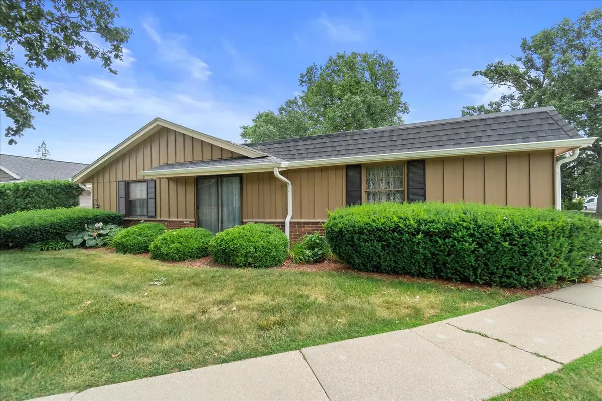 5228 Woodbridge LANE S #5228, Milwaukee, WI 53221 - #1