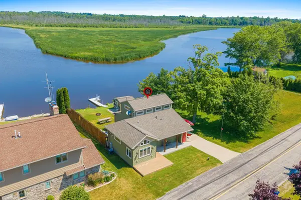3068 Cottage LANE, Two Rivers, WI 54241