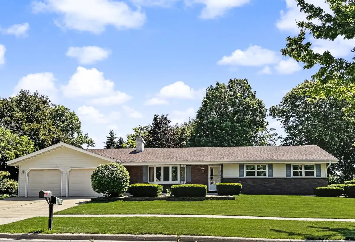 1075 S Silverbrook DRIVE, West Bend, WI 53095 - #1