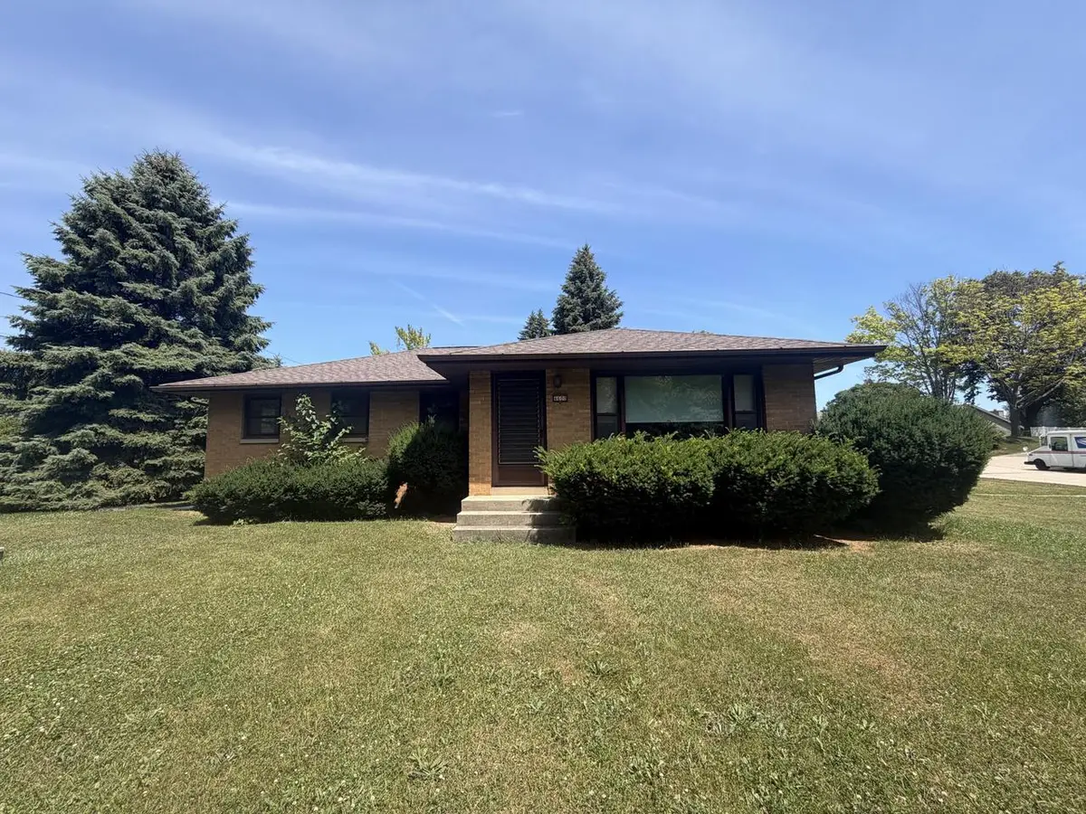 4600 W Grange AVENUE, Greenfield, WI 53220 - #1