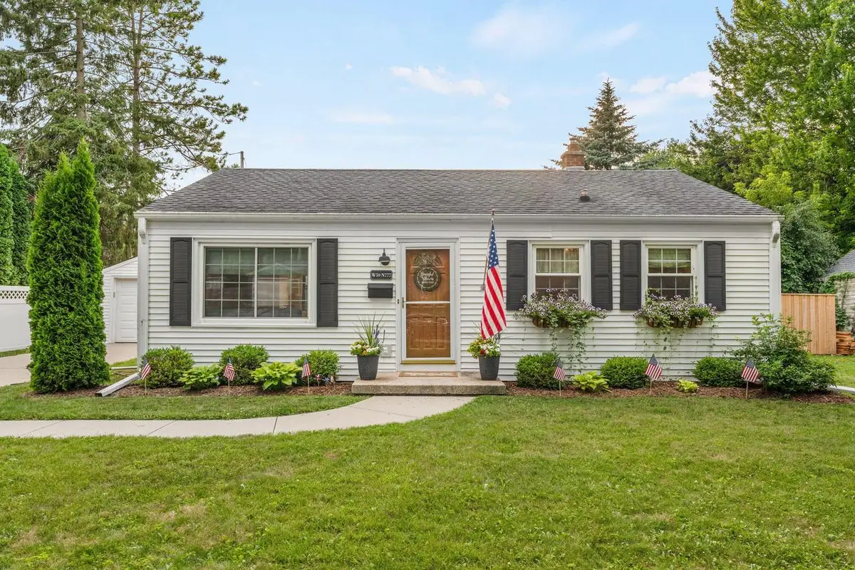 W59N777 Highwood DRIVE, Cedarburg, WI 53012 - #1