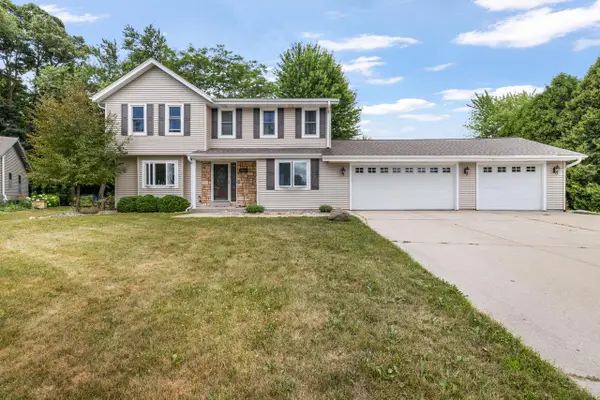 451 Crossroad COURT, Grafton, WI 53024