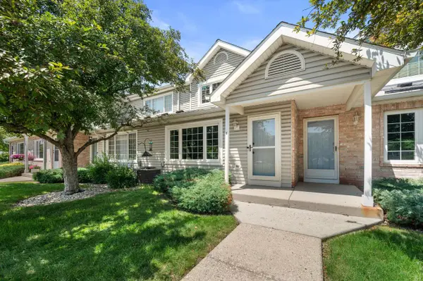 10154 W Whitnall Edge DRIVE #E, Franklin, WI 53132