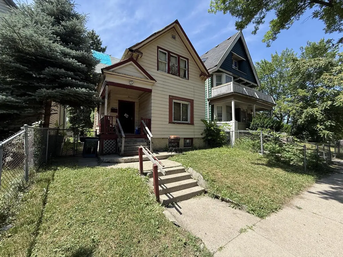 2527 W Monroe STREET, Milwaukee, WI 53206 - #1