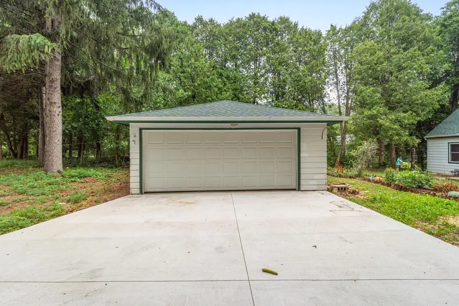1900 Edgewater Dr DRIVE, Grafton, WI 53024 - #3