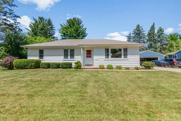 726 N Glenn DRIVE, Waukesha, WI 53188