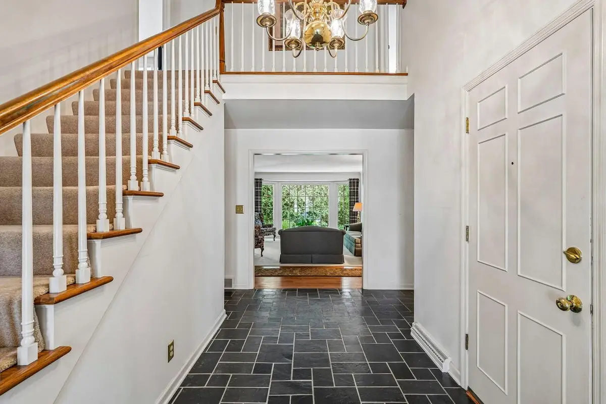 937 W Shaker CIRCLE, Mequon, WI 53092 - #1