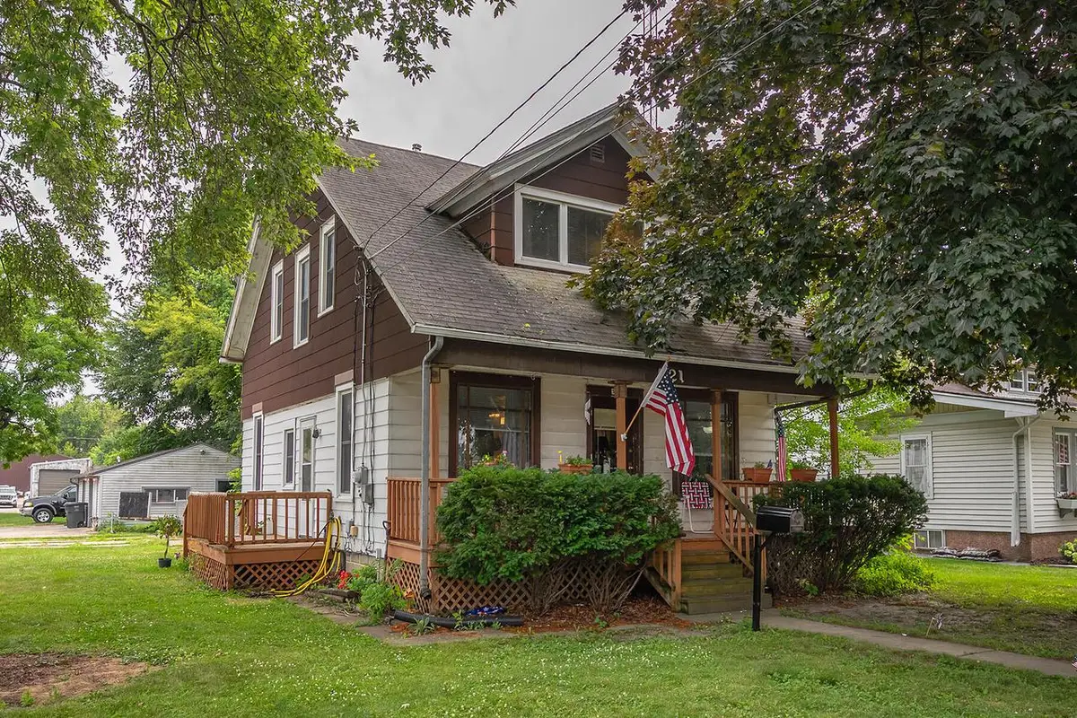 521 E Main STREET, Waterford, WI 53185 - #1