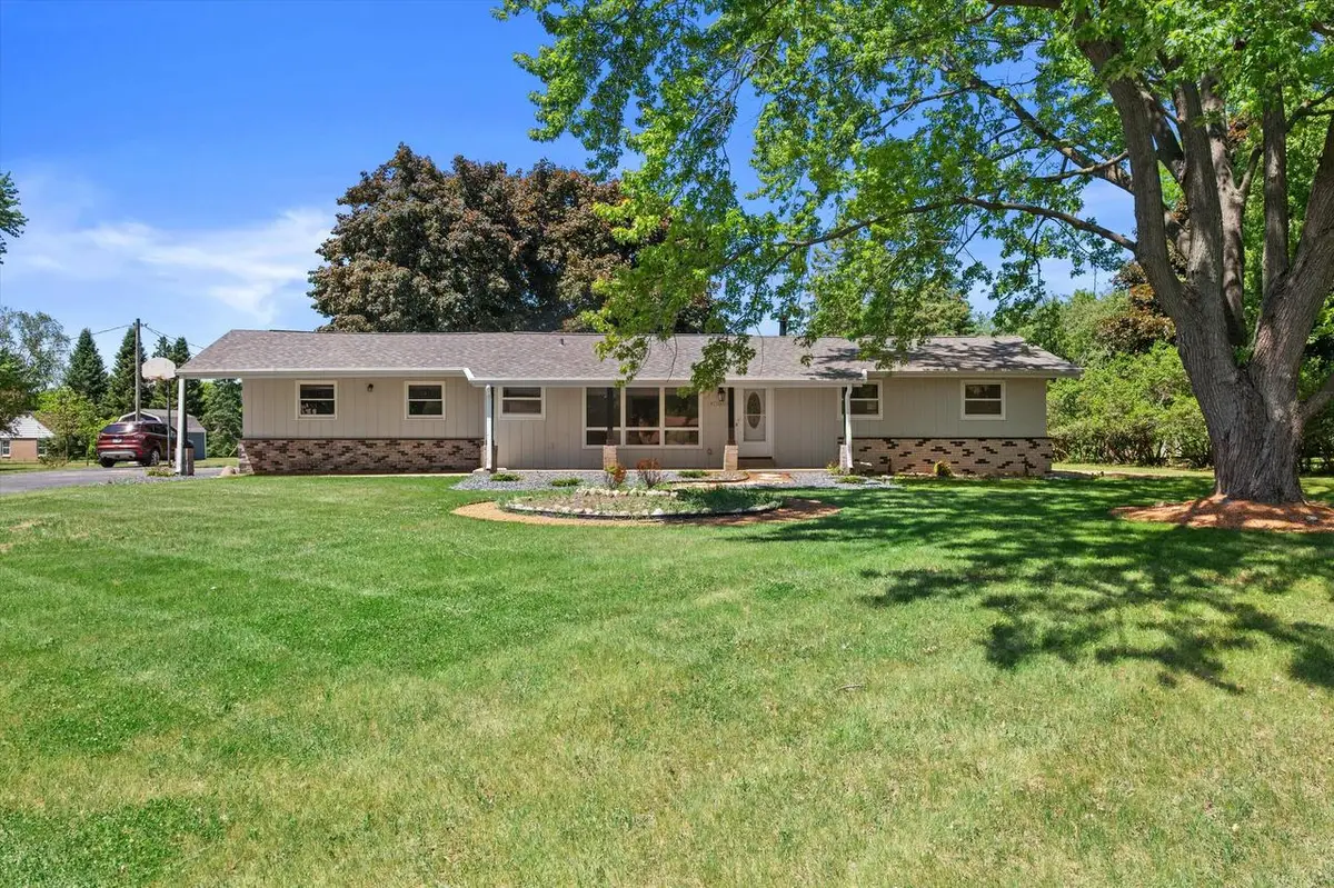 W226N8041 Longview DRIVE, Sussex, WI 53089 - #1