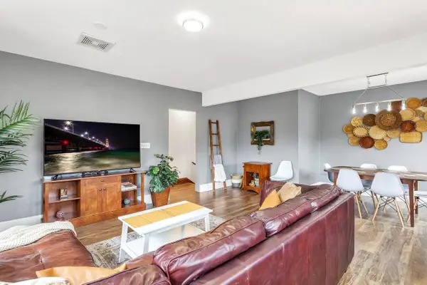3041 N Oakland AVENUE #3043, Milwaukee, WI 53211