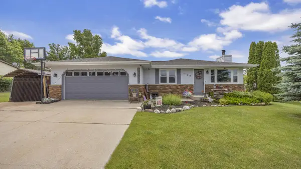 707 Goldfinch LANE, Howards Grove, WI 53083