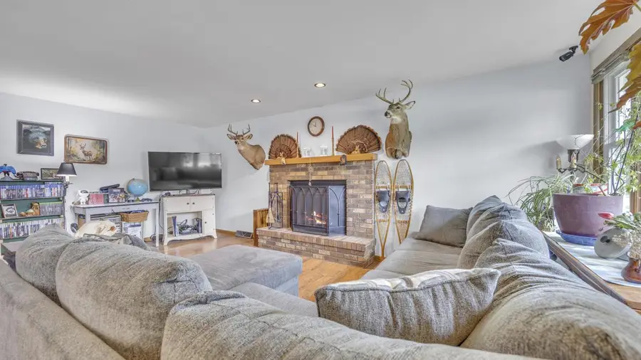 707 Goldfinch LANE, Howards Grove, WI 53083 - #2