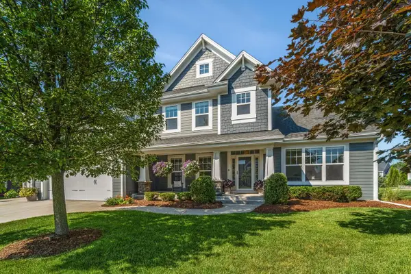 W79N423 Ridgeway LANE, Cedarburg, WI 53012