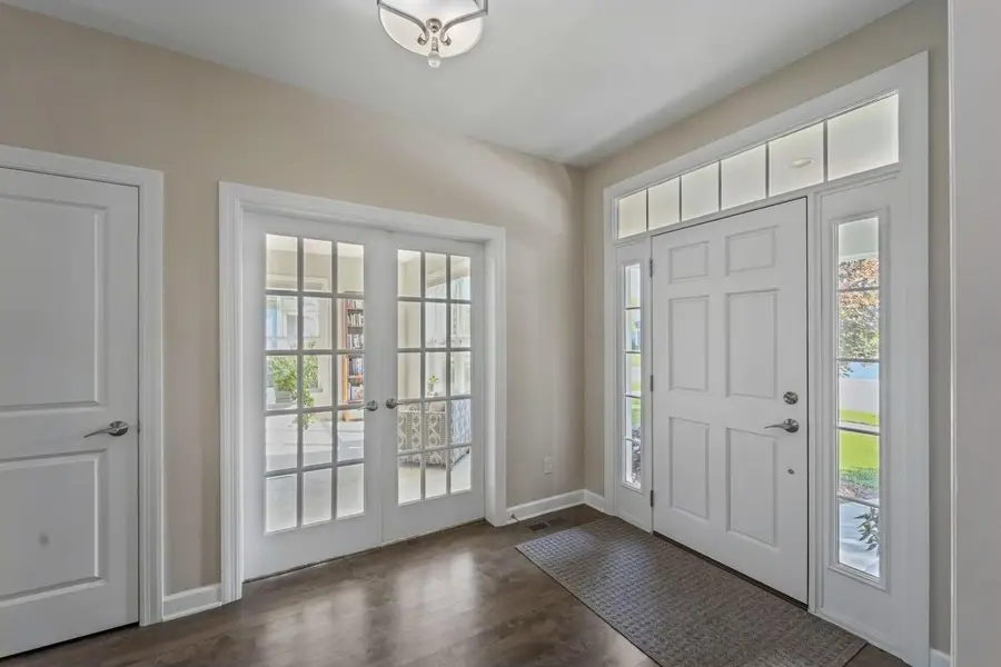 W79N423 Ridgeway LANE, Cedarburg, WI 53012 - #2
