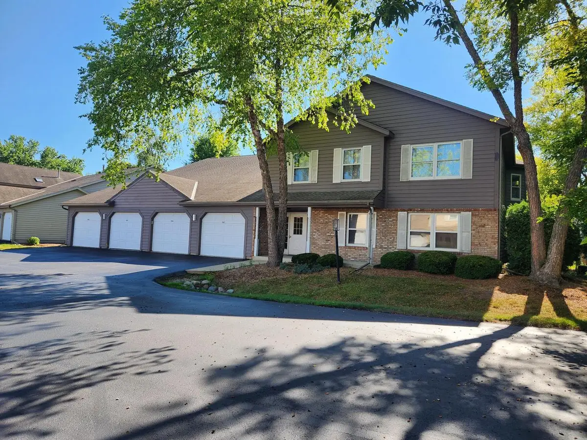 943 Crestwood DRIVE, Burlington, WI 53105 - #1