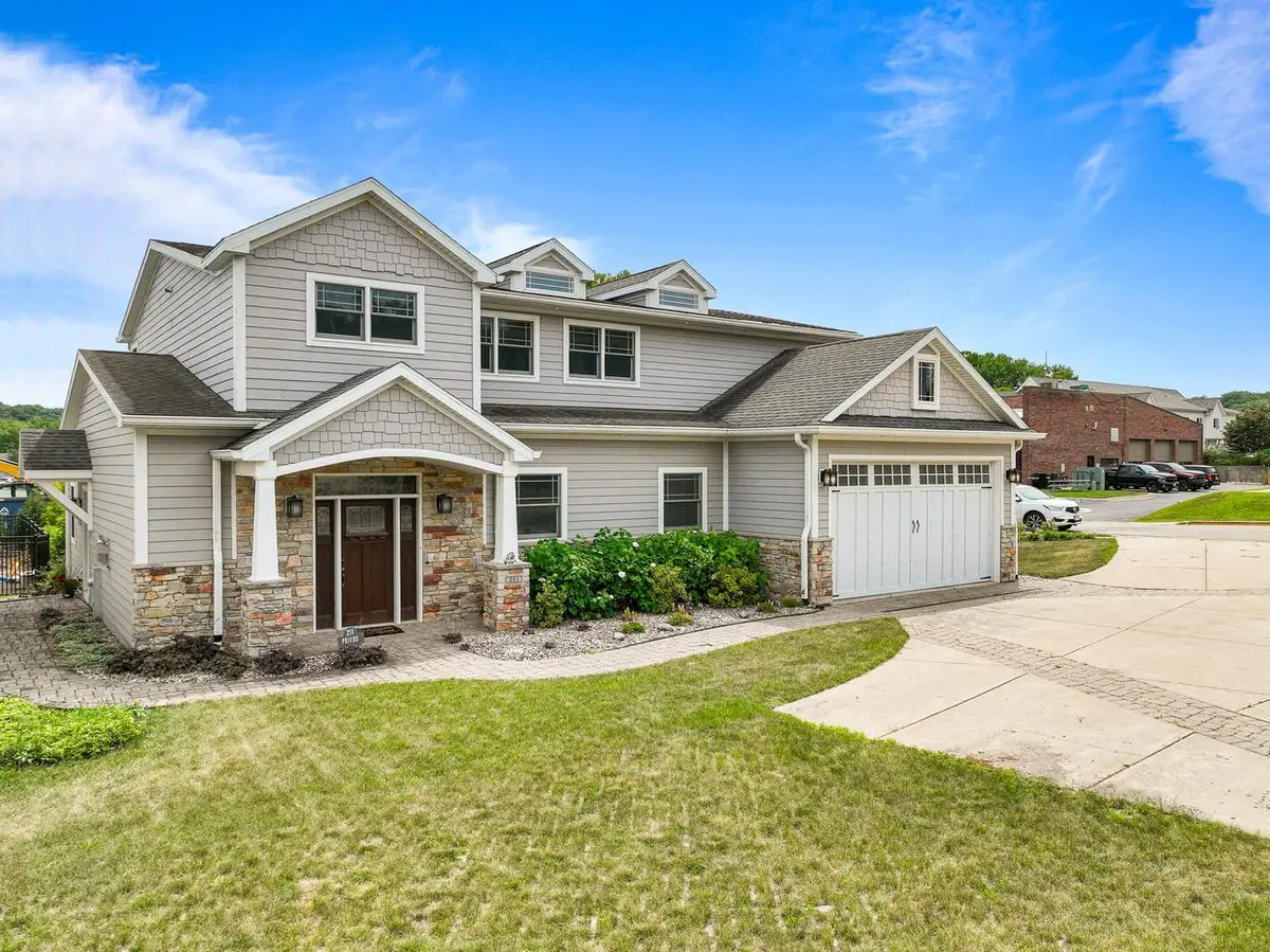 211 3rd AVENUE, Fontana, WI 53125 - #1