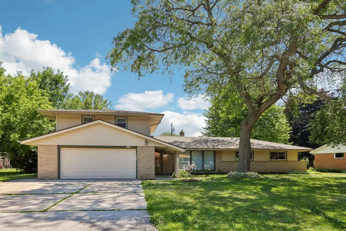 6964 N Braeburn LANE, Glendale, WI 53209 - #1