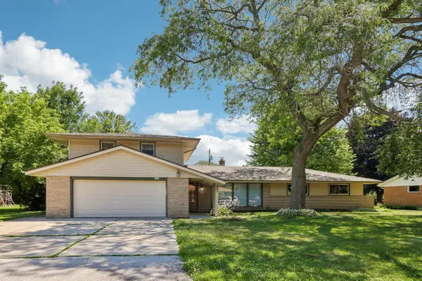 6964 N Braeburn LANE, Glendale, WI 53209
