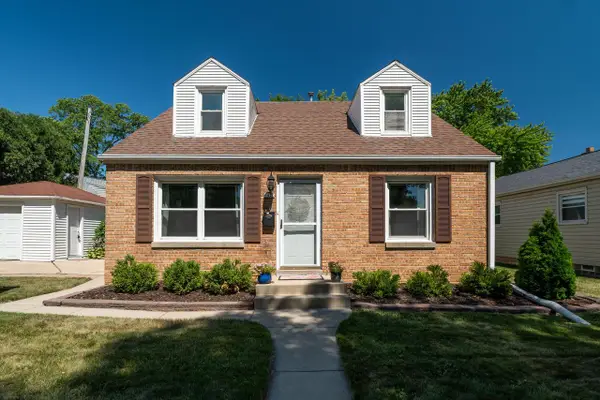 9420 W Saint Paul AVENUE, Milwaukee, WI 53226