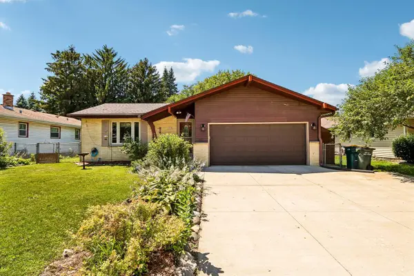 708 Riverview DRIVE, West Bend, WI 53095