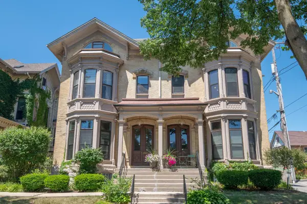 912 E Pleasant STREET #4, Milwaukee, WI 53202