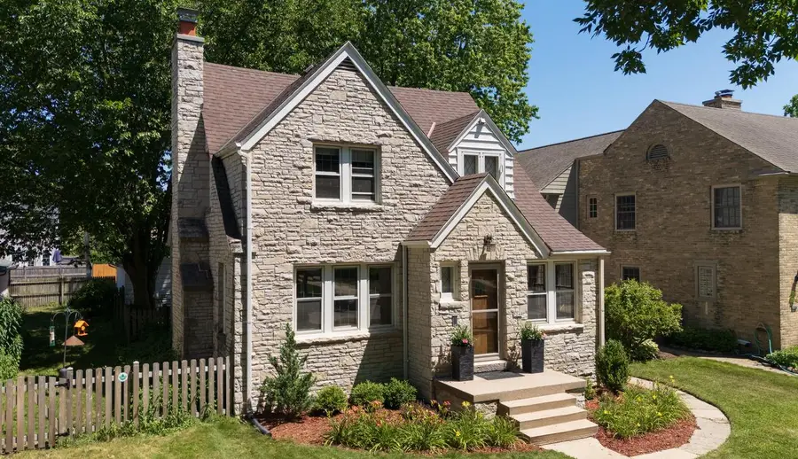 5244 N Shoreland AVENUE, Whitefish Bay, WI 53217 - #2