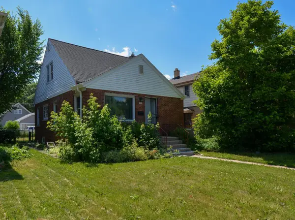 4623 W Fond Du Lac AVENUE, Milwaukee, WI 53216