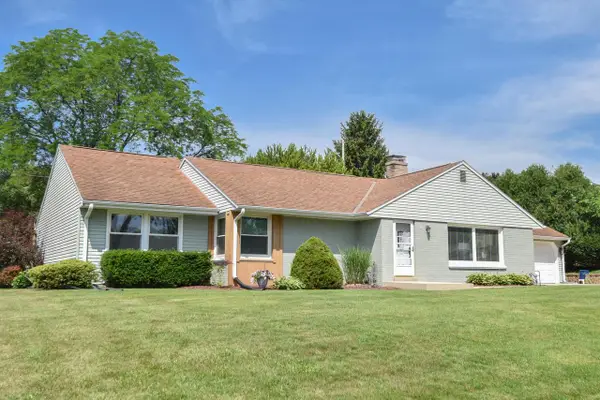 211 E Alta Loma CIRCLE, Thiensville, WI 53092