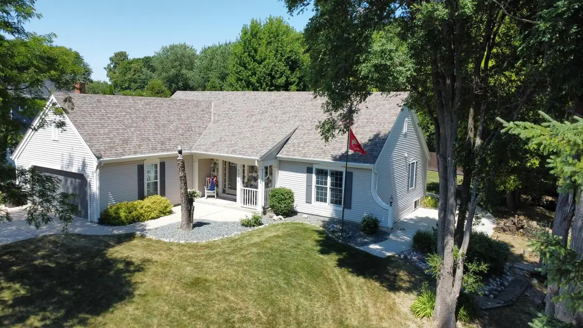 6988 W Southview DRIVE, Franklin, WI 53132 - #1