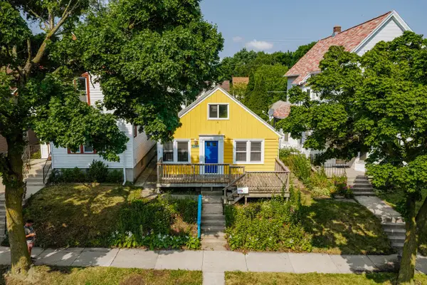 3269 N Oakland AVENUE, Milwaukee, WI 53211