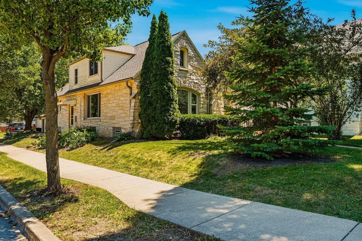 2202 S 70th STREET, West Allis, WI 53219 - #1