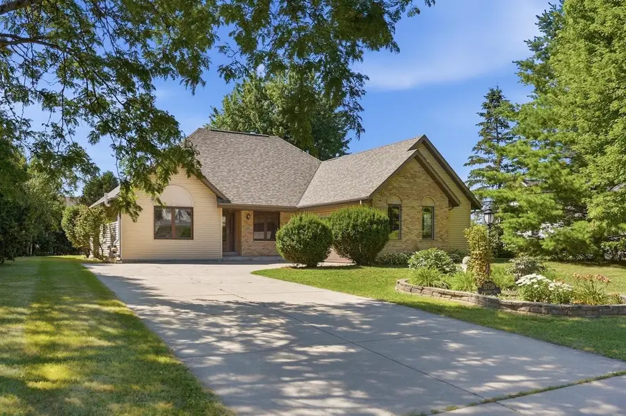 N114W19759 Woodberry PASS, Germantown, WI 53022 - #2