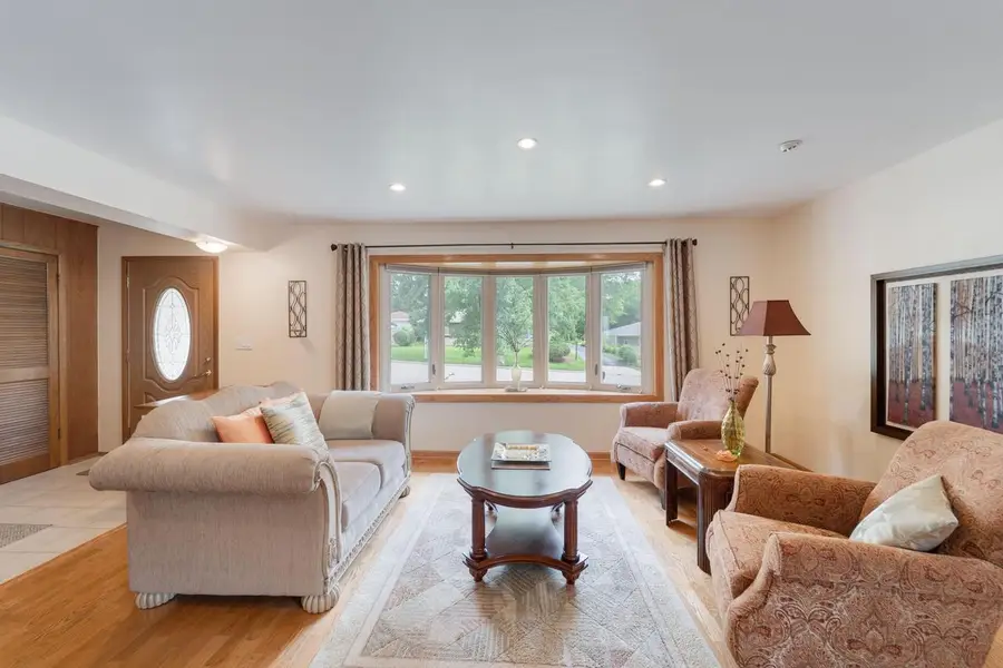 4109 W Hemlock STREET, Milwaukee, WI 53209 - #2
