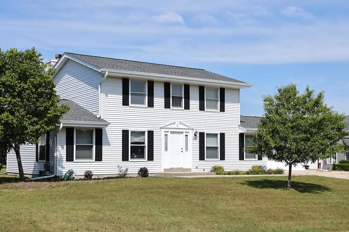 8795 S Lizanne DRIVE, Oak Creek, WI 53154 - #1