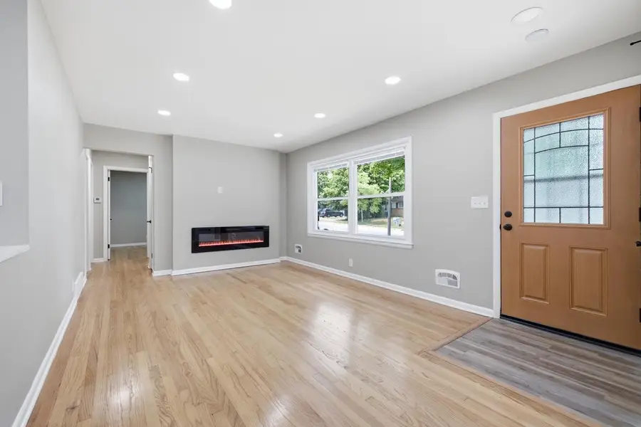8233 W Lancaster AVENUE, Milwaukee, WI 53218 - #2