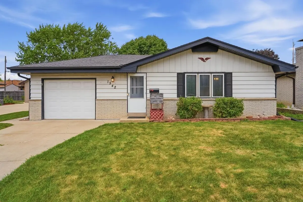 1542 W Iona TERRACE, Milwaukee, WI 53221 - #1