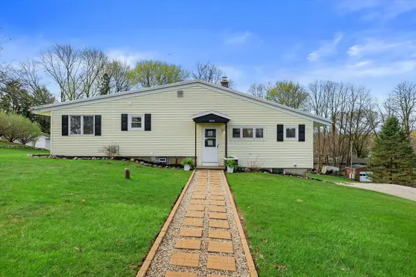 14225 Forest View LANE, Brookfield, WI 53005