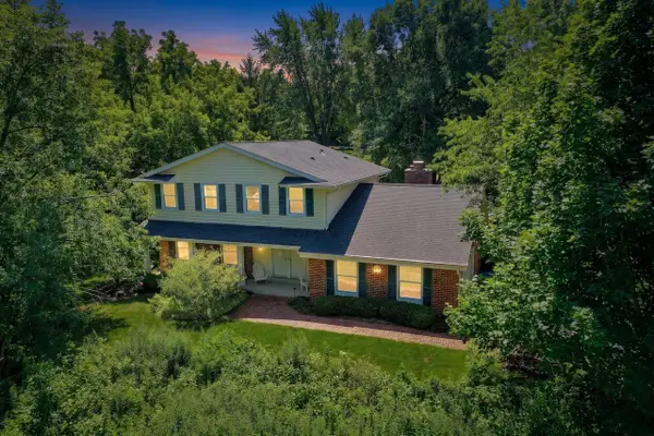 W264S7300 Kings Peak COURT, Waukesha, WI 53189