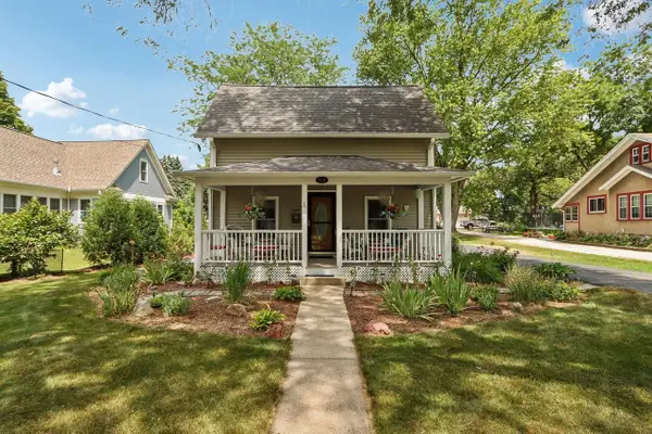 518 E Capitol DRIVE, Hartland, WI 53029