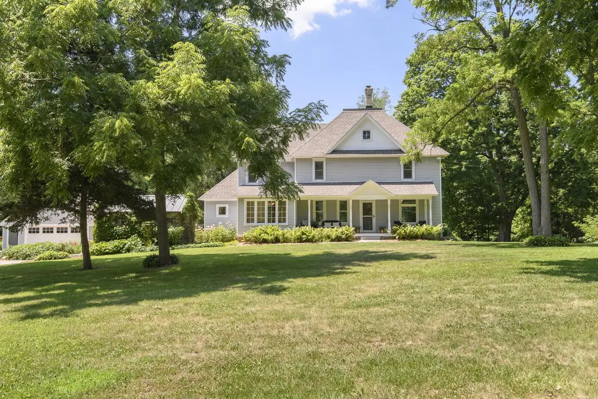 W247S8375 Stonehill DRIVE, Mukwonago, WI 53149 - #1